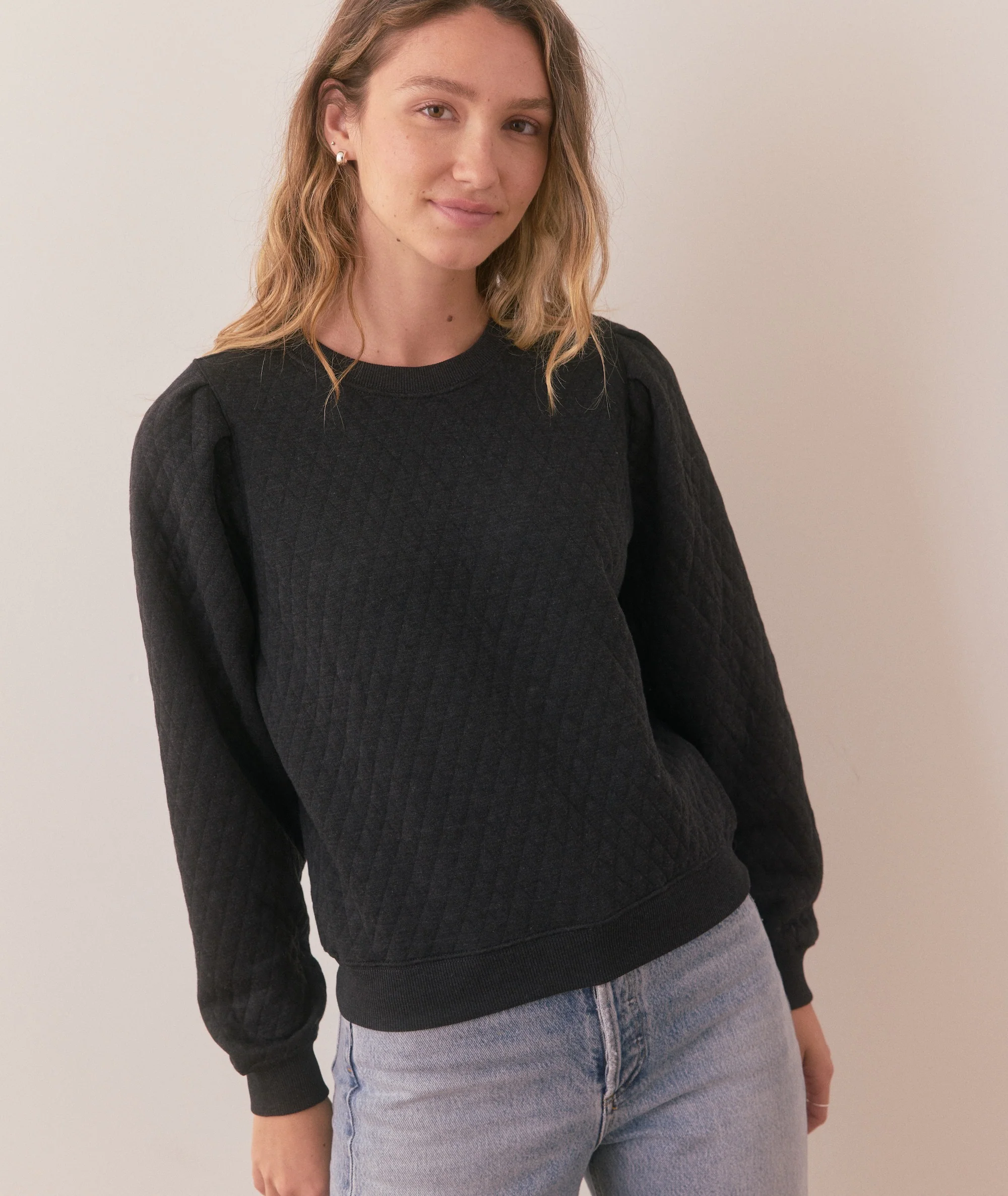 Women's Corbet Quilted Puff Sleeve Crewneck in Charcoal - Image 2